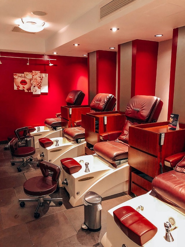 màu sơn cho spa với mã màu Marvelous Red