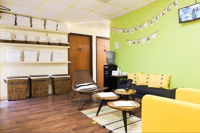 màu sơn cho spa với mã màu Green Treat